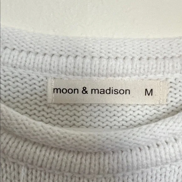 Moon & Madison White Knit Top - Picture 2 of 3
